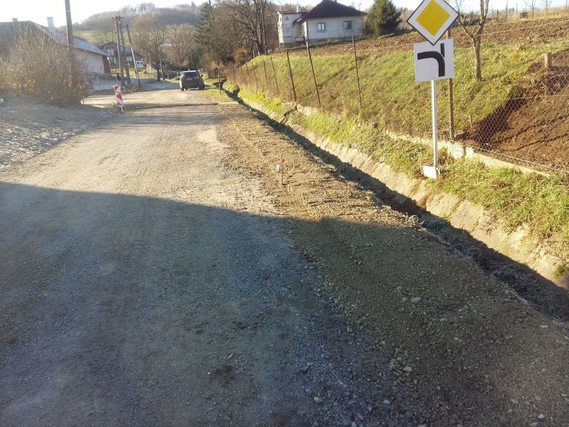 Rekonštrukcia miestnej komunikácie v obci Radatice | Referencie | RCM Trade Prešov | Úpravy exteriérov a stavebníctvo
