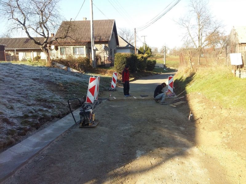 Rekonštrukcia miestnej komunikácie v obci Radatice | Referencie | RCM Trade Prešov | Úpravy exteriérov a stavebníctvo